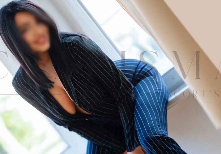 escort-dame-kassel-amira-front